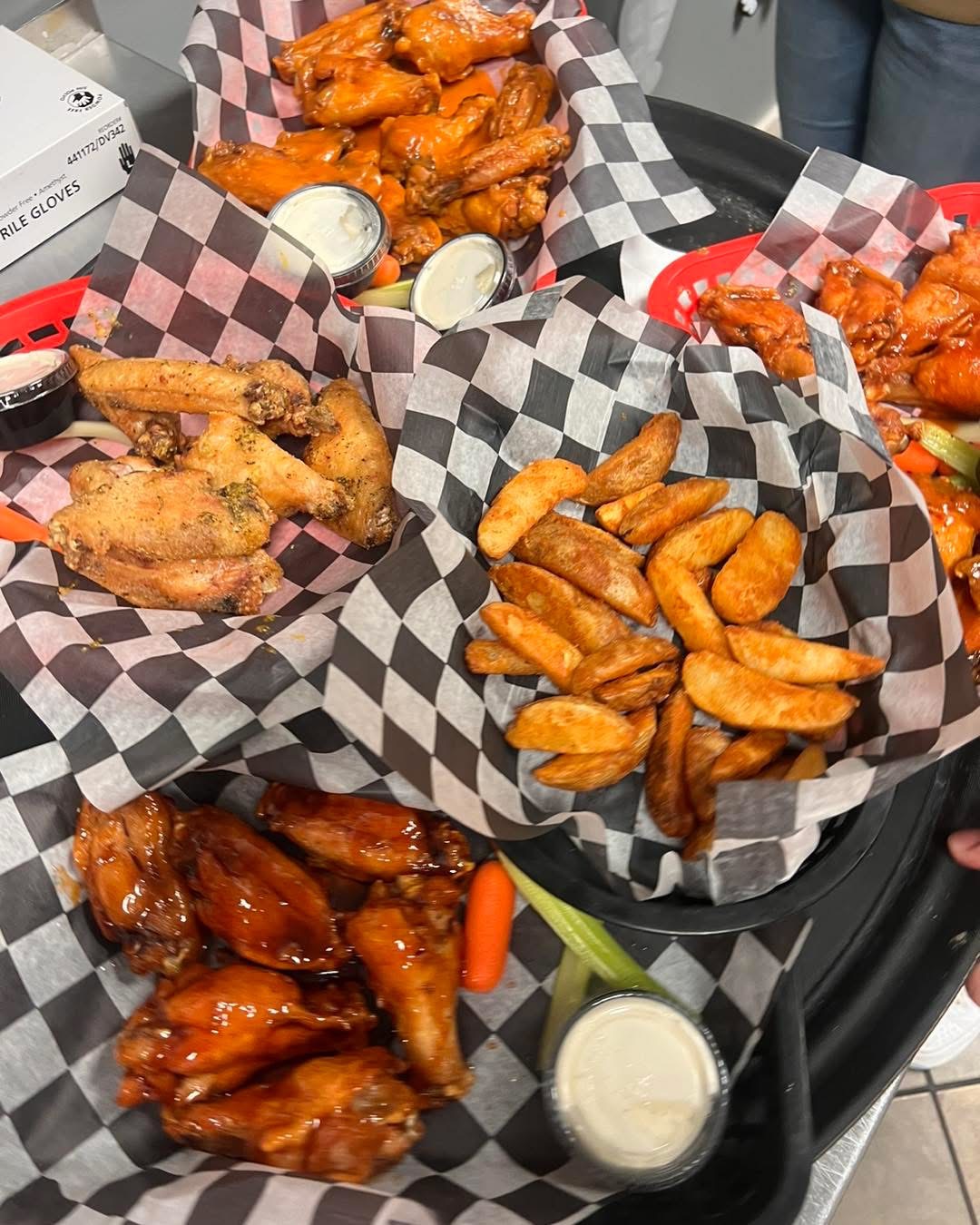 Referees Sports Bar — photo 4