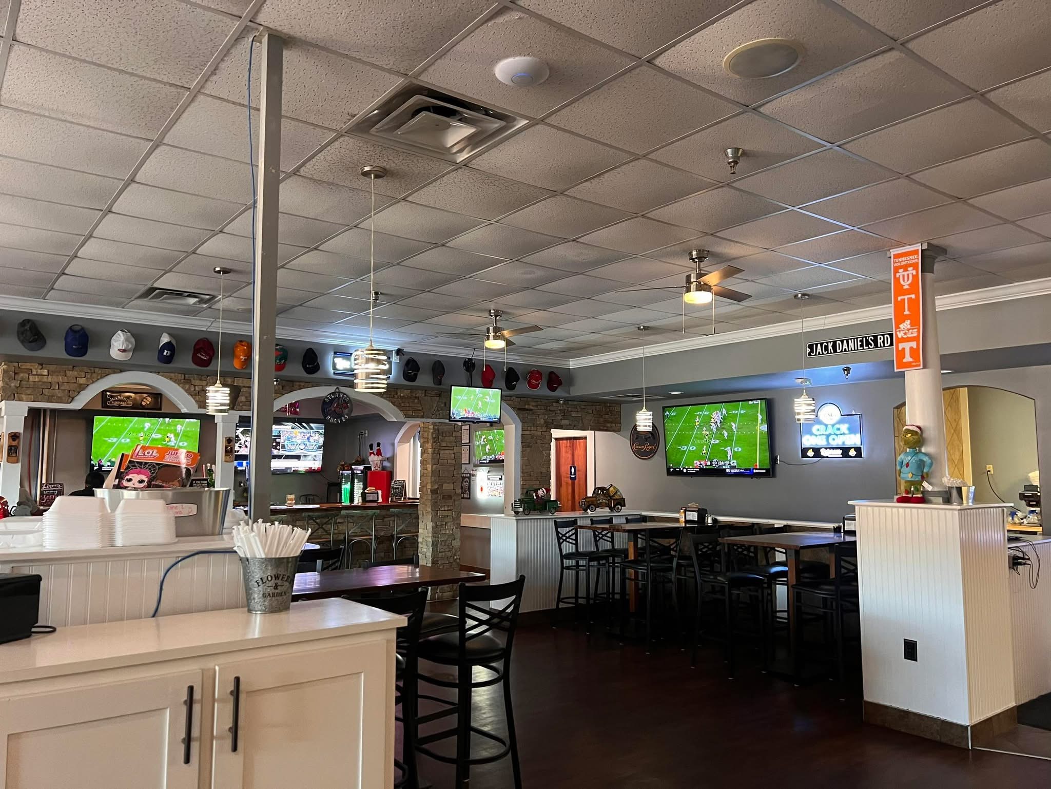 Referees Sports Bar — photo 5